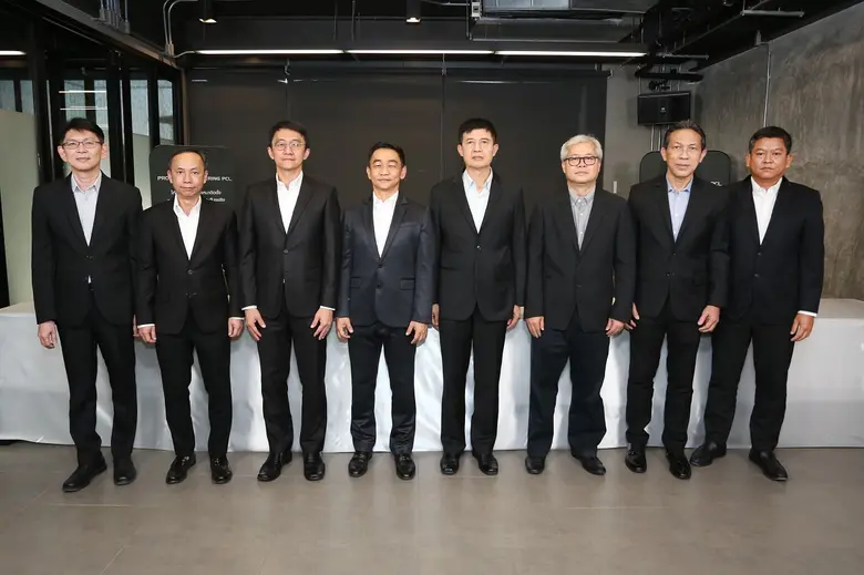 นายอัศวิน รักมนุษย์ (ที่ 4 จากขวา) ประธาน...