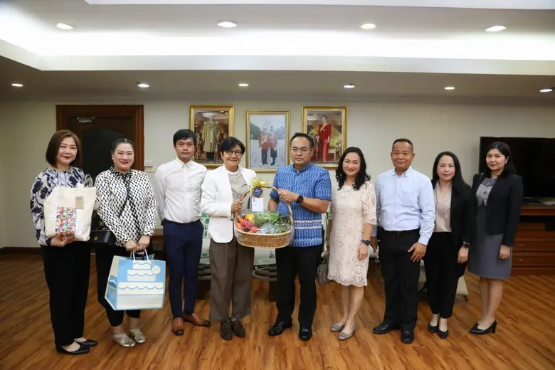 คุณกุลวดี จินตวร ผู้อำนวยการบริหาร (ลำดับ...