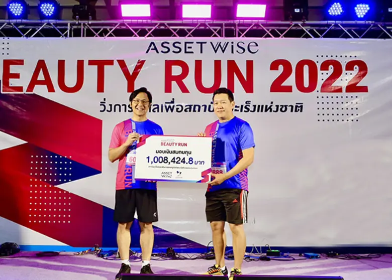กรมเชษฐ์ วิพันธ์พงษ์ (ขวา) ประธานเจ้าหน้าที่บริหาร ...
