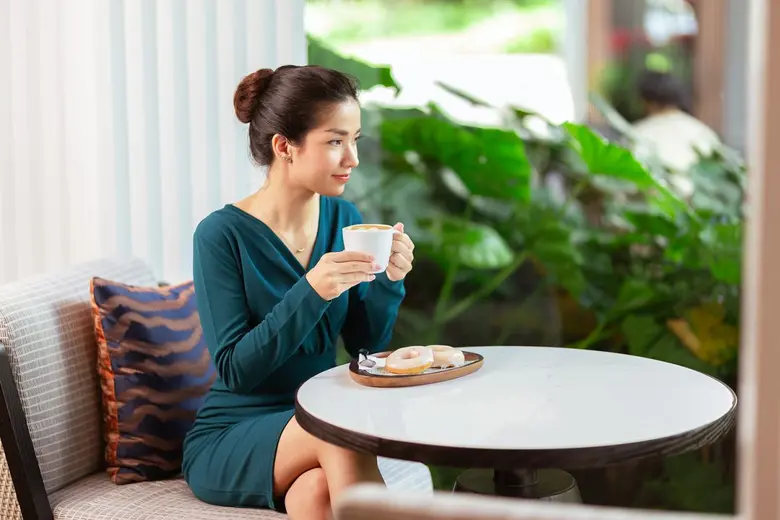 โดนัทและกาแฟคู่หูความอร่อยให้บริการที่โรงแรม มีเลีย เชียงใหม่