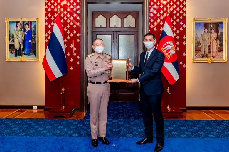 "ท่าเรือประจวบ" รับมอบโล่ประกาสเกียรติคุณ และเครื่องหมายเชิดชูเกียรติสหัทยานาวี