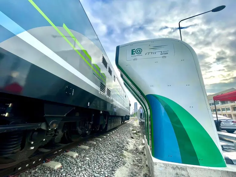 EA ส่งหัวรถจักรไฟฟ้าพลังงานแบตเตอรี่ 'MINE Locomotive' ทดลองวิ่งจริงสู่สถานีกลางกรุงเทพอภิวัฒน์ ผลักดันระบบรางไทยเพื่อสิ่งแวดล้อมอย่างยั่งยืน