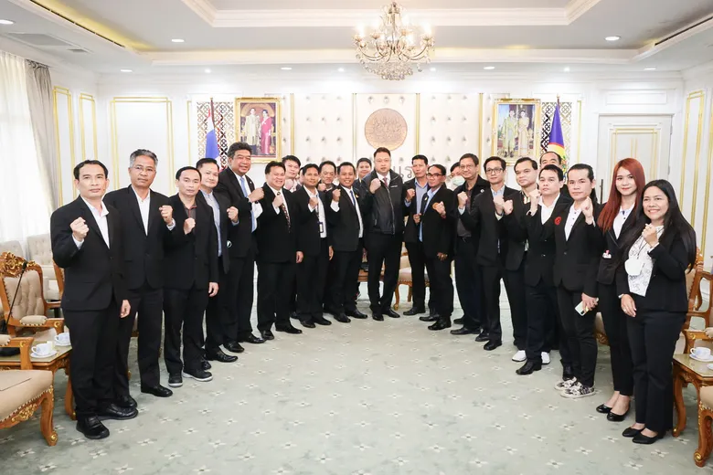 ผู้นำแรงงานเชียร์ รมว. เฮ้ง รวมพลังให้กำลังใจสานงานกระทรวงแรงงานต่อ