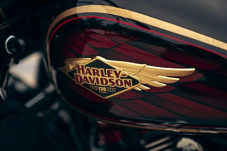 HARLEY-DAVIDSON(R) ก้าวสู่ปีที่ 120 พร้อมเผยโฉมรถมอเตอร์ไซค์รุ่นใหม่ล่าสุดปี 2023 นำโดย รุ่น Limited-Edition Anniversary พร้อมกับรถมอเตอร์ไซค์รุ่นใหม่