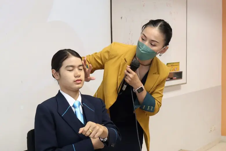 DEK SBS การจัดการธุรกิจด้านการบิน SPU เรียนรู้การแต่งหน้าทำผม เตรียมความพร้อมสู่การปฎิบัติงานอย่างมืออาชีพ