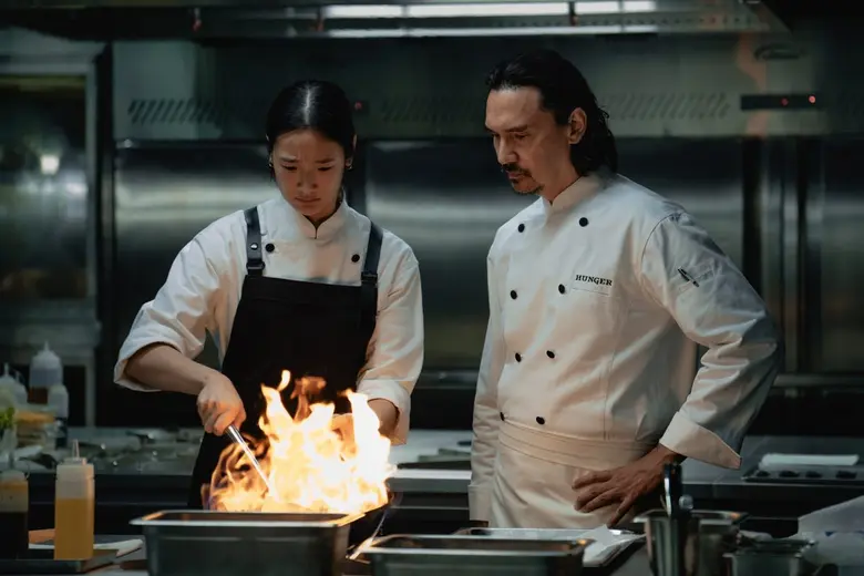 Netflix เปิดภาพแรก "ออกแบบ-ปีเตอร์-กรรณ" นำทีมเรียกน้ำย่อย เตรียมแง้มฉากหลังวงการอาหารไฮเอนด์ ในภาพยนตร์ คนหิว เกมกระหาย (Hunger)