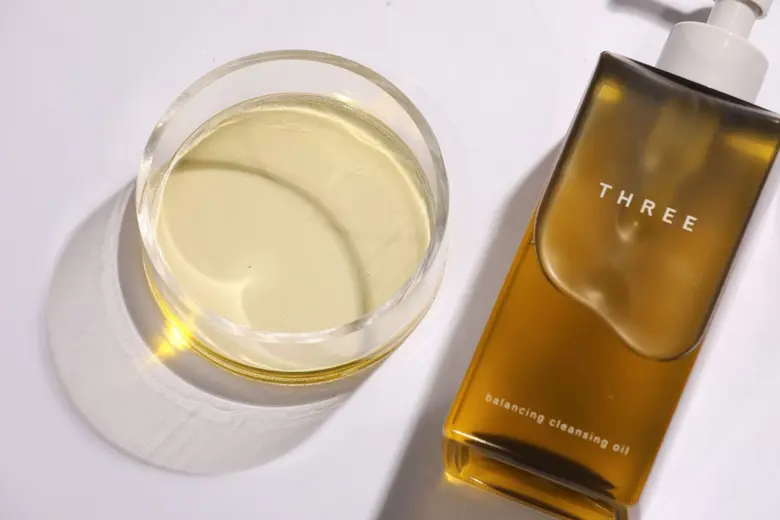 THREE Cosmetics แบรนด์ผลิตภัณฑ์ความงามชั้...