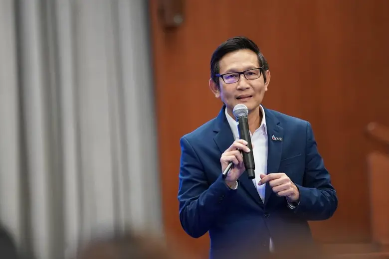 นายอรรถพล ฤกษ์พิบูลย์ ประธานเจ้าหน้าที่บร...