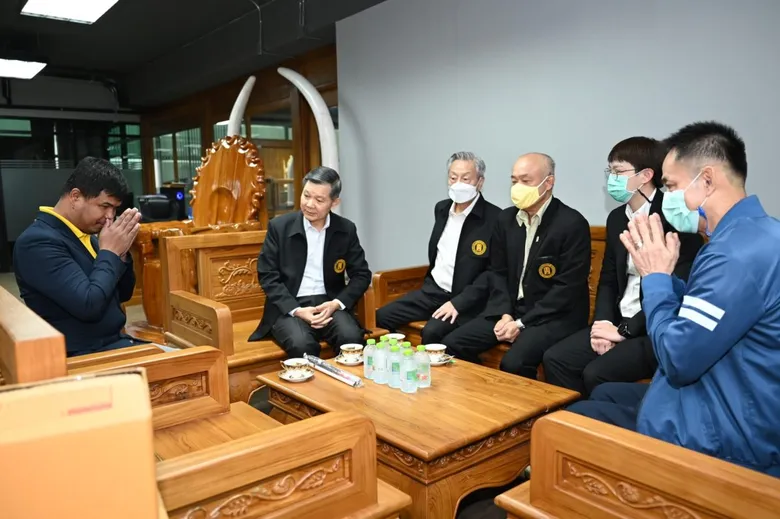 มูลนิธิป่อเต็กตึ๊ง มอบผ้าห่มกันหนาวพร้อมเครื่องอุปโภคบริโภค บรรเทาทุกข์ผู้พิการทางสายตาผ่านสมาคมประชาคมคนตาบอดไทย