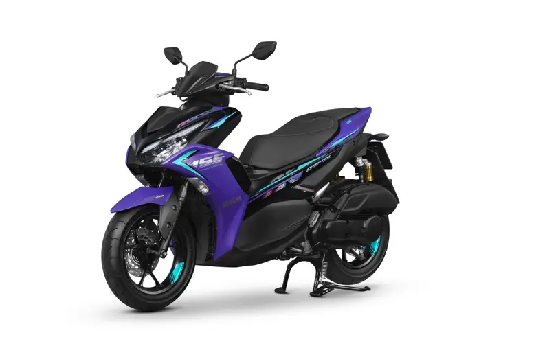 ยามาฮ่า แอร็อกซ์ ใหม่ สปอร์ต…ไม่ทิ้งลาย SPORT AUTOMATIC LEADER สปอร์ต…อัจฉริยะ ที่สุดแห่งสปอร์ตออโตเมติก จัดจ้านทุกสีสัน บิดมันส์เร้าใจ