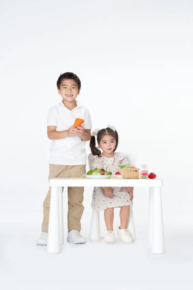 กิฟฟารีน ดึง ลิเดีย ศรัณย์รัชต์ และ แมทธิว ดีน พร้อมสองแสบ ดีแลน-เดมี่ ขึ้นแท่นพรีเซ็นเตอร์
