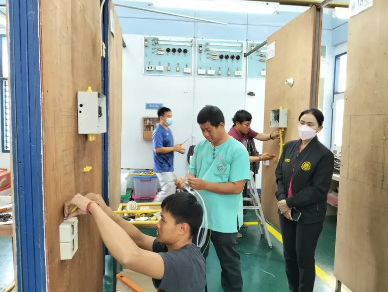 สนพ.แพร่ ติดตามผลการฝึกอบรมโครงการยกระดับเพื่อเพิ่มศักยภาพฝีมือและสมรรถะแรงงานรองรับการเปลี่ยนแปลงเทคโนโลยี รุ่นที่ 6/2566