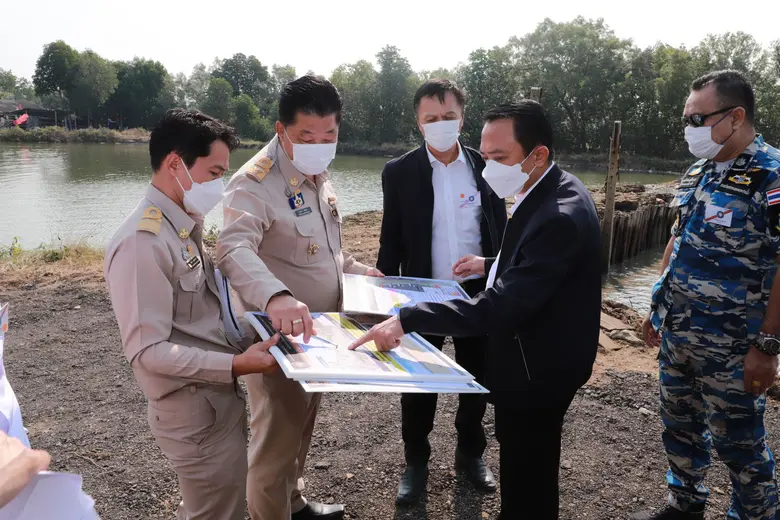 นายกฯ ห่วงใยประชาชน กำชับกรมโยธาฯ บูรณาการร่วมกรมทรัพยากรทางทะเลฯหาแนวทางป้องกันตลิ่งริมทะเล แก้ปัญหาการกัดเซาะพื้นที่ทำกิน ต.เกาะเปริด จ.จันทบุรี