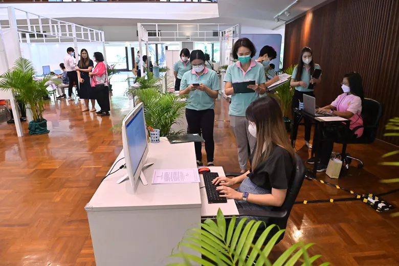 SHECU ร่วมจัดงาน "รักกาย รักใจ" ส่งเสริมสุขภาวะประชาคม จุฬาฯ พร้อมพัฒนาหลักสูตรโรคจากการทำงานและวางมาตรฐานความปลอดภัยในสำนักงาน