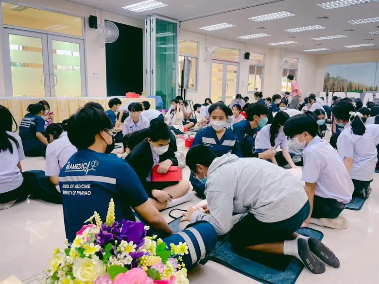 คณะแพทยศาสตร์ ม.พะเยา บริการให้ความรู้การ...