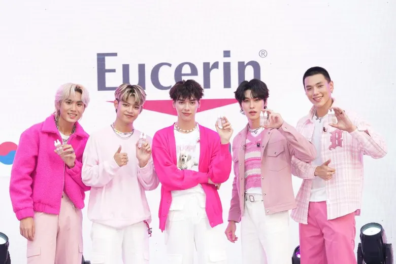 ยูเซอริน ชวนคุณมาบูสต์ผิวโกลว์ใส ฉ่ำวาวสไตล์สาวเกาหลีด้วย K-Derma innovation สกินแคร์ซีรีส์ล่าสุด ผิวสวยสุขภาพดีใน 7 วัน*