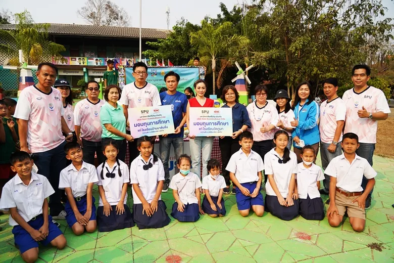 กลุ่มงานกิจการนักศึกษา SRIPATUM USR จิตอาสาไหลความดี มอบทุนการศึกษาและอุปกรณ์การกีฬา สู่เยาวชน ร.ร.บ้านนาต้นจั่น และ ร.ร. วัดภูนก จ.สุโขทัย
