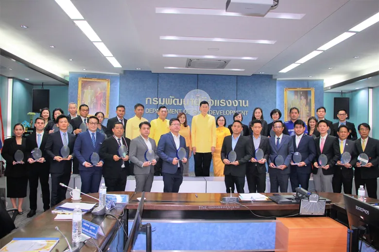 "อีมิแน้นท์" รับโล่เกียรติคุณจากกระทรวงแรงงาน