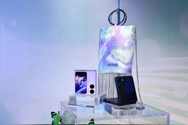 OPPO Find N2 Flip กวาดยอดจองถล่มทลายจาก AIS เพิ่มขึ้นกว่า 96% ตอกย้ำประสบการณ์ "พับที่ดีกว่า" ในทุกด้าน