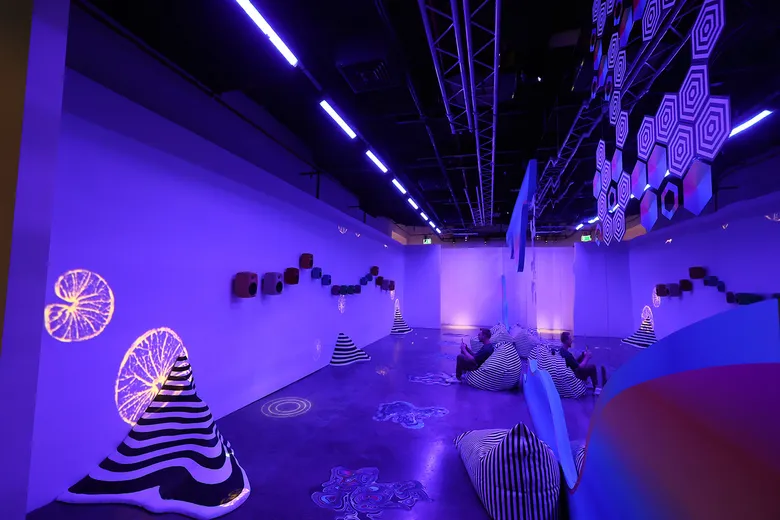 เปิดประสบการณ์ใหม่กับนิทรรศการ "Painting with Sound" ให้ "เสียง" สะท้อนภาพความรู้สึกผ่าน Digital Art