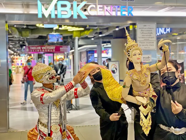 คึกคักไปด้วยนักท่องเที่ยวจากนานาประเทศ จั...