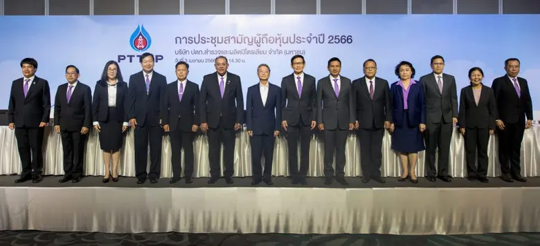 นายไกรฤทธิ์ อุชุกานนท์ชัย (ที่ 7 จากซ้าย)...