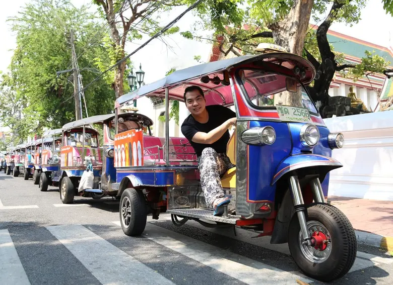 คาราวานรถตุ๊กตุ๊กช้างดาว สตาร์ทเครื่อง พร้อมบิดเต็ม...