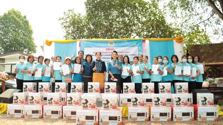 สนพ.แพร่ มอบเครื่องมือพื้นฐานชุดการฝึกโครงการพัฒนาทักษะเฉพาะให้แก่แรงงานนอกระบบที่ถือบัตรสวัสดิการแห่งรัฐ รุ่นที่ 4/2566