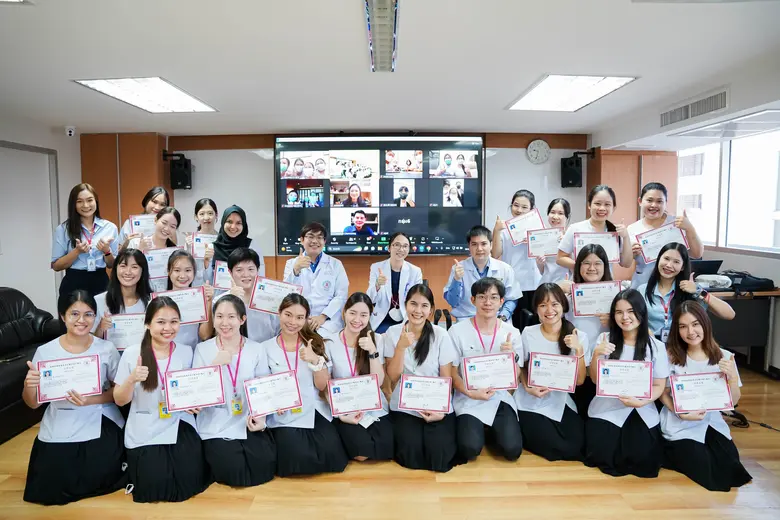 คลินิกการประกอบโรคศิลปะ สาขาการแพทย์แผนจีนหัวเฉียว จัดพิธีปัจฉิมนิเทศนักศึกษาฝึกงาน คณะการแพทย์แผนจีน มหาวิทยาลัยหัวเฉียวเฉลิมพระเกียรติ