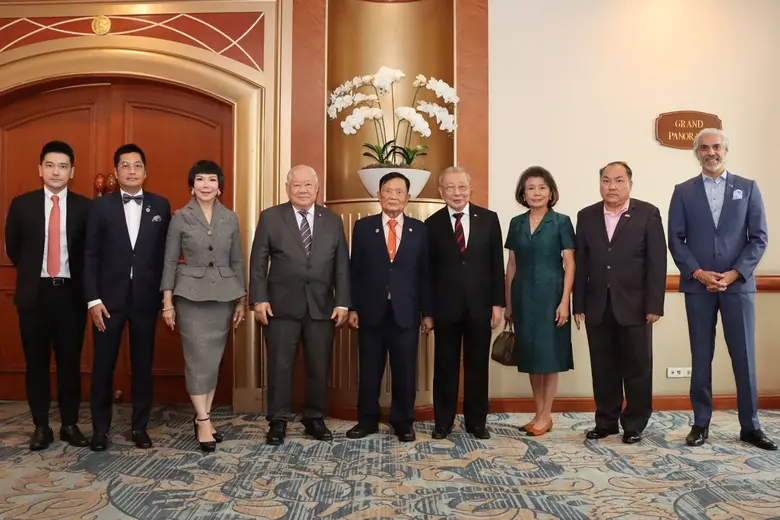 ดร.ชุมพล พรประภา นายกสมาคมคณะกงสุลกิตติมศักดิ์ (ประ...