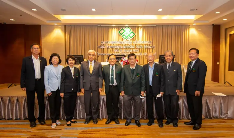 ศ.ดร.นพ.สมศักดิ์ โล่ห์เลขา (ที่ 4 จากขวา) ประธานกรร...