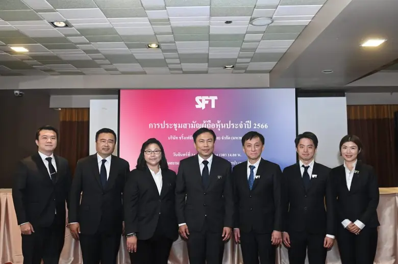 ดร.กฤษณะ วจีไกรลาศ (กลาง) ประธานกรรมการบร...