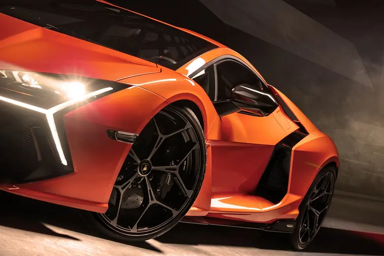 Bridgestone พัฒนาผลิตภัณฑ์ยางสมรรถนะสูง ตอบโจทย์รถซูเปอร์คาร์รุ่นใหม่ Lamborghini Revuelto ได้อย่างลงตัว