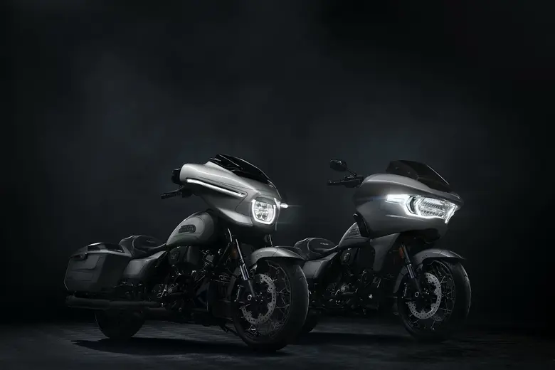 รถมอเตอร์ไซค์รุ่น CVO(TM) Street Glide(R)...