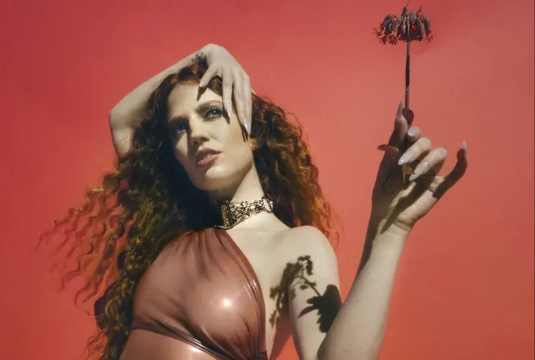 "Jess Glynne" คัพแบ็คอย่างเป็นทางการพร้อมซิงเกิลใหม่ "Silly Me" เพลงที่เกี่ยวกับการเรียนรู้ และเติบโตจากข้อผิดพลาดของตัวเอง