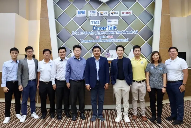 นายธีระชัย ประสิทธิ์รัตนพร (คนที่ 5 จากซ้...
