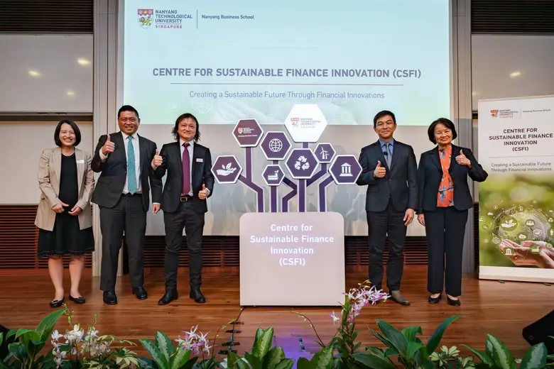 โรงเรียนธุรกิจหนานหยาง (Nanyang Business ...