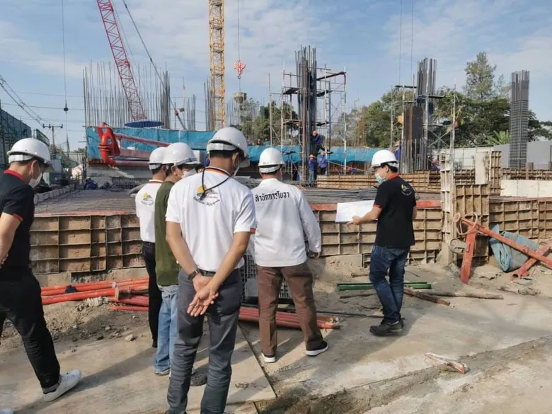 กทม.ประสานเจ้าของอาคารตรวจสอบป้ายโฆษณา กำชับหน่วยงานสาธารณูปโภคเก็บเศษวัสดุก่อสร้างไม่ให้ขวางทางระบายน้ำ