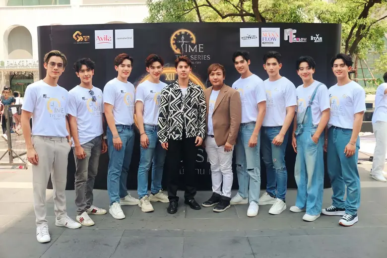 "M Flow Entertainment" ร่วมกับ "GYB Entertainment" เปิดฤกษ์บวงสรวงซีรีส์ "ไทม์ผ่านเวลา" "แคมป์ คุณาธิป-จิมมี่ จิรเมธ" นำทีมนักแสดงร่วมงานคับคั่ง