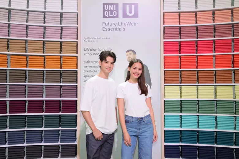 ยูนิโคล่ สร้างสรรค์คอลเลคชันเสื้อยืดคลาสสิก ความเรียบง่ายที่ไม่ธรรมดา เผยเอกลักษณ์ของตัวเอง ผ่านดีไซน์และสีสันหลากหลาย ให้เลือกสวมใส่ได้ในหลายโอกาส