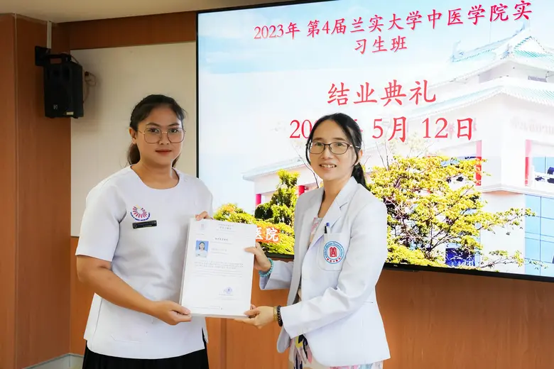 คลินิกการประกอบโรคศิลปะ สาขาการแพทย์แผนจีนหัวเฉียว จัดพิธีปัจฉิมนิเทศนักศึกษาฝึกงาน คณะการแพทย์แผนจีน มหาวิทยาลัยรังสิต