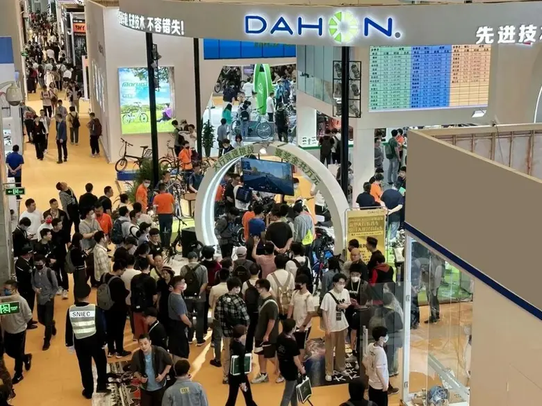 ดาฮอน (DAHON) ได้ขนทัพจัดแสดงสินค้าดาวเด่...