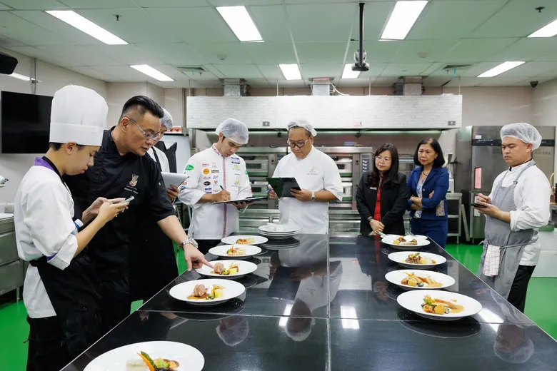 แม็คโคร หนุนเชฟไทยสู่เวทีเชฟโลก ผนึกกูรูดัง "วิลแมน ลีออง" ติวเข้ม เตรียมพร้อมประชันฝีมือระดับนานาชาติ "โซล ฟู้ดแอนด์โฮเทล 2023"