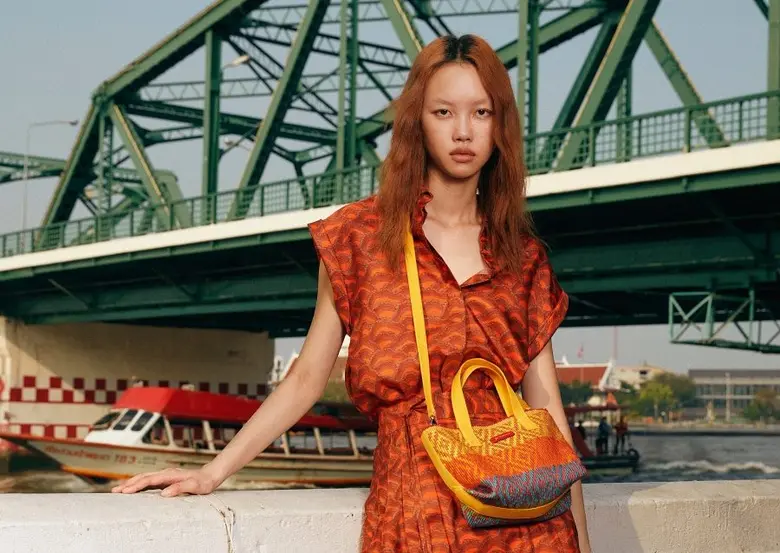 จิม ทอมป์สัน ชวนเดินตลาดดอกไม้ในมุมมองใหม่ ดึง "แจน-ใบบุญ" นางแบบชื่อดังระดับโลก ร่วมถ่ายทอดคอลเลกชัน "The Blooming Spirit"