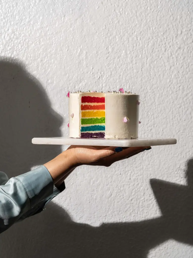 โรงแรมอนันตรา สยาม กรุงเทพฯ ร่วมฉลอง Pride Month ส่งความพิเศษกับพรีเมียม ช็อกโกแลตบาร์ สีรุ้ง