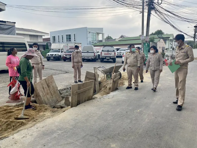 เขตห้วยขวางกำชับผู้รับจ้างเร่งก่อสร้างท่อระบายน้ำบริเวณหมู่บ้านวัฒนานิเวศน์ ซอย 7