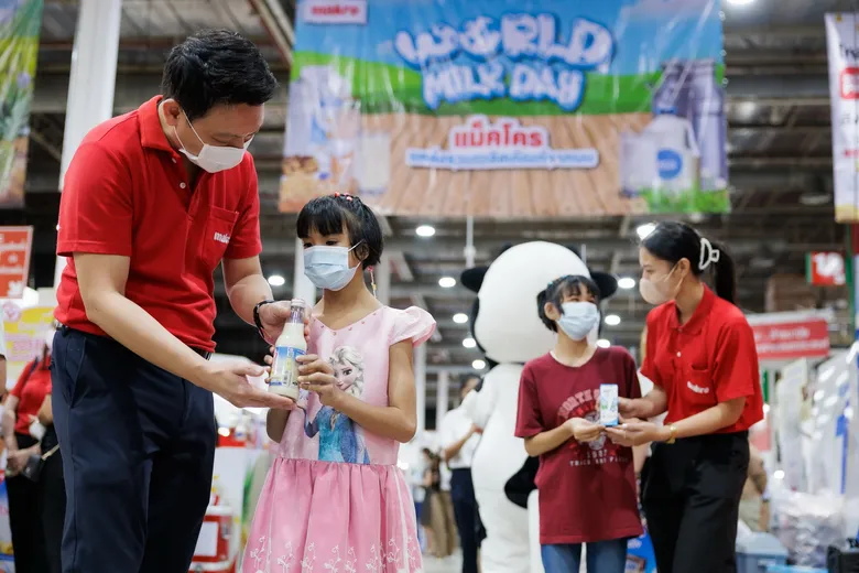 แม็คโคร จับมือ กรมปศุสัตว์ และพันธมิตรธุรกิจ มอบผลิตภัณฑ์นมกว่า 20,000 กล่อง แก่เด็กพิการ หนุนคนไทยดื่มนมเพื่อสุขภาพ รับ "World Milk Day"