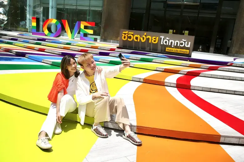 กรุงศรี ร่วมฉลอง "Pride Month" เนรมิตพื้นที่ใจกลางเมือง เป็นจุด check in ถ่ายรูปสุดปัง พร้อมจัดแคมเปญพิเศษ สนับสนุน "ความต่าง-ความหลากหลาย" อย่างเท่าเทียม