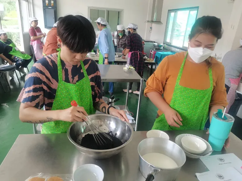 สำนักงานพัฒนาฝีมือแรงงานลำพูน เปิดฝึกอบรมอาชีพเสริมโครงการอบรมแรงงานกลุ่มเป้าหมายเฉพาะเพื่อเพิ่มโอกาสในการในการประกอบอาชีพ กิจกรรมพัฒนาฝีมือแรงงานสตรีเพื่อยกระดับศักยภาพวัยแรงงาน หลักสูตร การทำไอศกรีมโฮมเมด (30 ชั่วโมง)