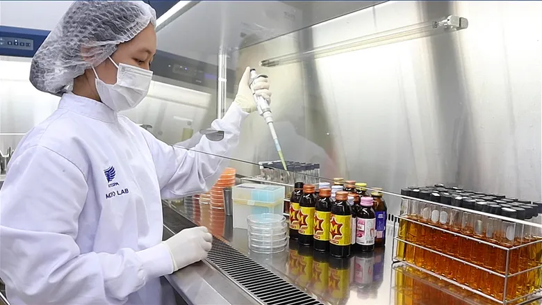 โอสถสภารับมอบใบรับรองมาตรฐานห้องปฏิบัติการทดสอบ ISO/IEC17025 มุ่งหน้าสู่ความเป็นเลิศด้านการตรวจสอบคุณภาพผลิตภัณฑ์เครื่องดื่ม